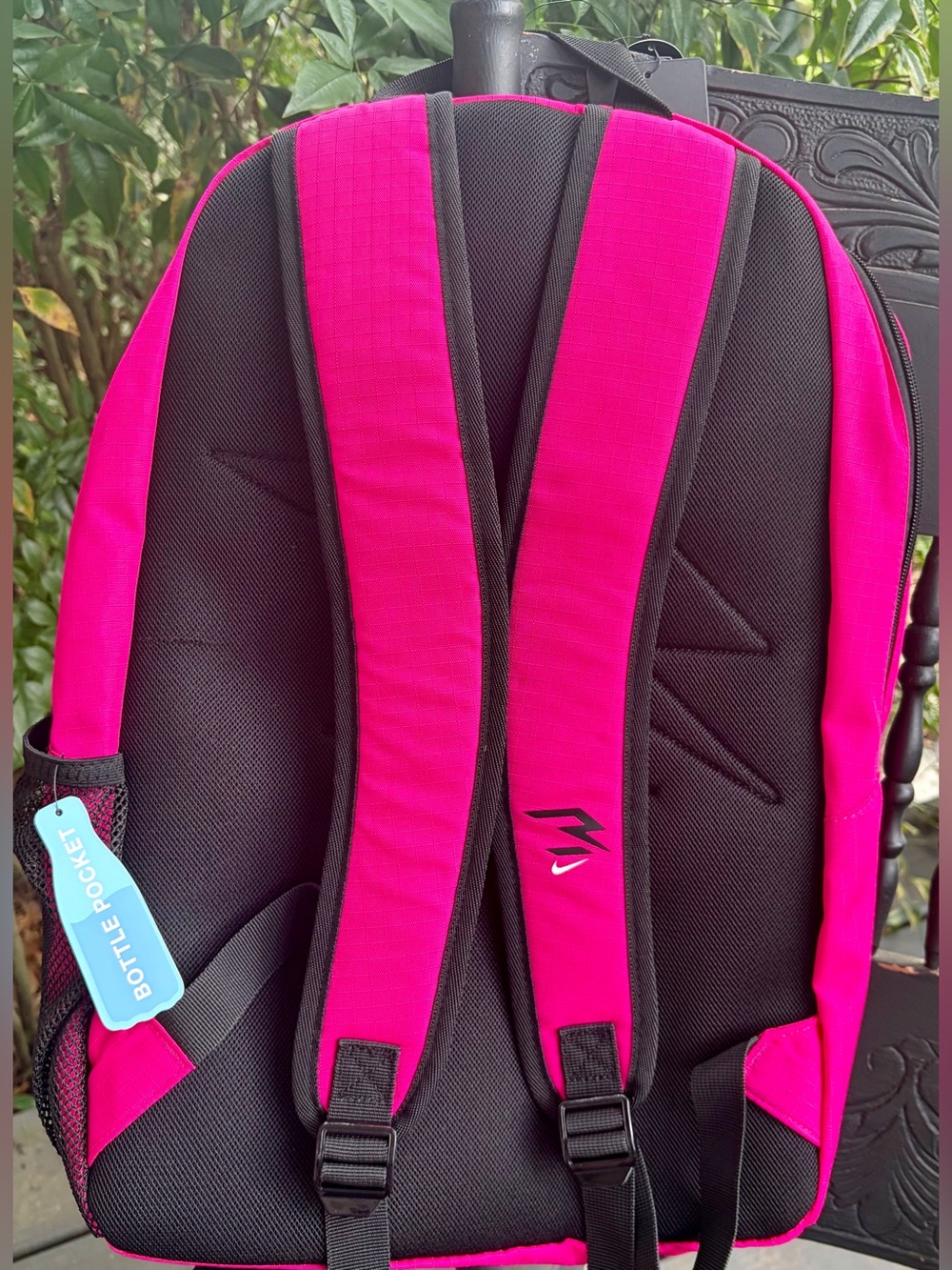 NWT NIKE Women's Pink Everyday Backpack with mesh water bottle holder - Picture 3 of 3